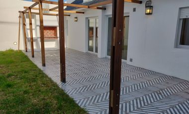 Chalet · 3 ambientes · garage · patio