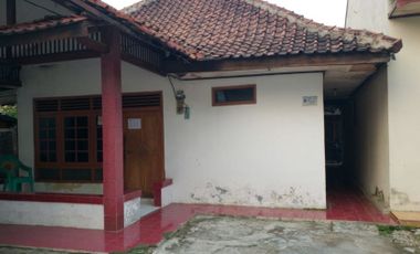 Dijual 2 Rumah & 5 Kios Sedang Tersewa Dekat dgn Pintu Tol Daerah Condet
