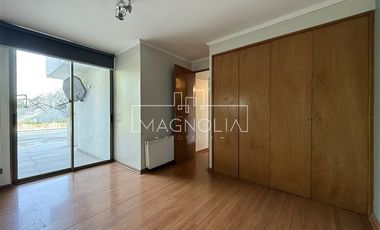 Casa en arriendo de 6 dorm. en Las Condes