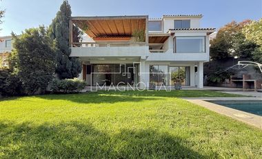 Casa en arriendo de 6 dorm. en Las Condes