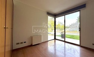 Casa en arriendo de 6 dorm. en Las Condes