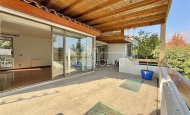 Casa en arriendo de 6 dorm. en Las Condes