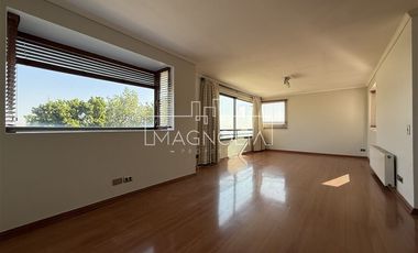 Casa en arriendo de 6 dorm. en Las Condes