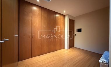 Casa en arriendo de 6 dorm. en Las Condes
