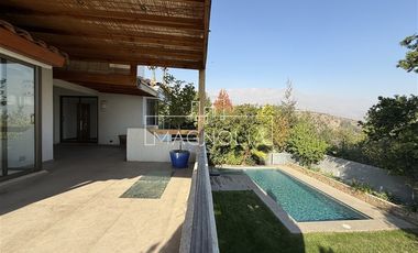 Casa en arriendo de 6 dorm. en Las Condes