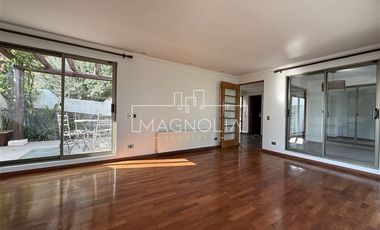 Casa en arriendo de 6 dorm. en Las Condes