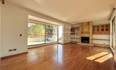 Casa en arriendo de 6 dorm. en Las Condes
