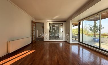 Casa en arriendo de 6 dorm. en Las Condes