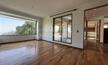Casa en arriendo de 6 dorm. en Las Condes