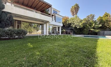 Casa en arriendo de 6 dorm. en Las Condes