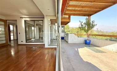 Casa en arriendo de 6 dorm. en Las Condes