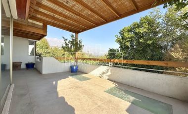 Casa en arriendo de 6 dorm. en Las Condes