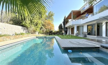 Casa en arriendo de 6 dorm. en Las Condes