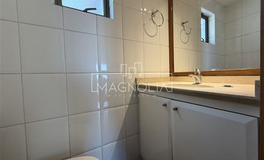 Casa en arriendo de 6 dorm. en Las Condes