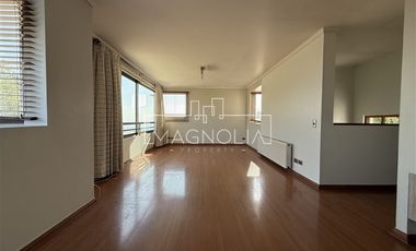 Casa en arriendo de 6 dorm. en Las Condes