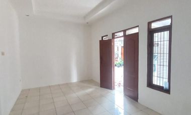 Rumah SHM Strategis 6 Menit ke Gerbang Tol Limo Dibantu KPR J-45457