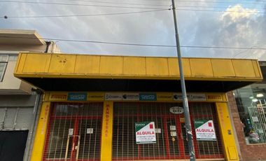 Importante local comercial en Av Peron en alquiler