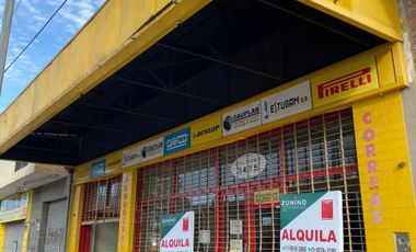 Importante local comercial en Av Peron en alquiler