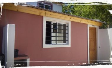 EXCELENTE DUPLEX EN PLANTA BAJA CON COCINA COMEDOR INCLUYENDO ARTEFACTO COCINA, TERMOTANQUE, BAÑO, HABITACIÓN, PATIO TRASERO PRIVADO, PATIO DE FRENTE 