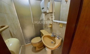 casa en venta en laureles. Cod V55855