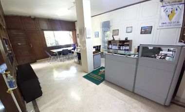 casa en venta en laureles. Cod V55855