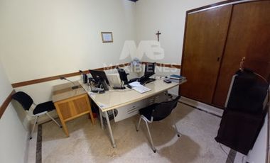 casa en venta en laureles. Cod V55855