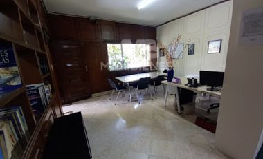 casa en venta en laureles. Cod V55855