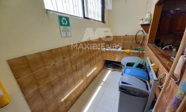 casa en venta en laureles. Cod V55855