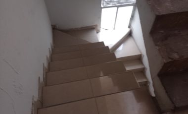 Avenida Central, Metróbus estación  Industrial casa 2 niveles