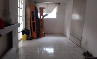 Avenida Central, Metróbus estación  Industrial casa 2 niveles