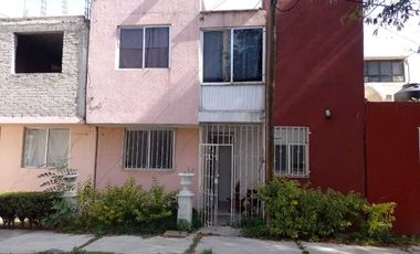 Avenida Central, Metróbus estación  Industrial casa 2 niveles