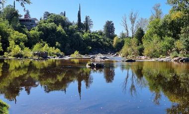 BELLA CASA CON FONDO AL RÍO BALNEARIO EN TALAHUASI, EXCLUSIVO Y CON MUCHO POTENCIAL, Fabulosa