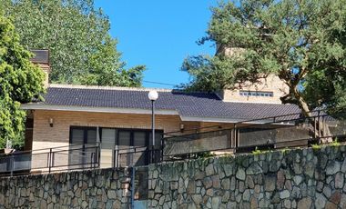 BELLA CASA CON FONDO AL RÍO BALNEARIO EN TALAHUASI, EXCLUSIVO Y CON MUCHO POTENCIAL, Fabulosa