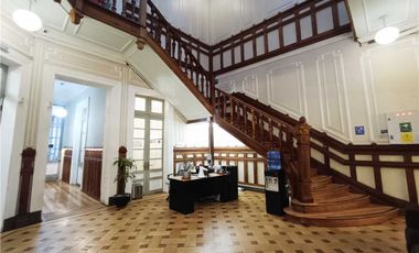 Casa Patrimonial de 4 pisos - Oficinas
