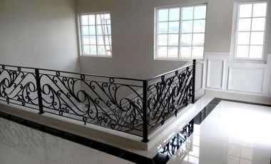 Rumah Nuansa Bali Dengan Kolam Renang Yang Indah
