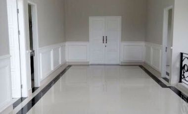 Rumah Nuansa Bali Dengan Kolam Renang Yang Indah