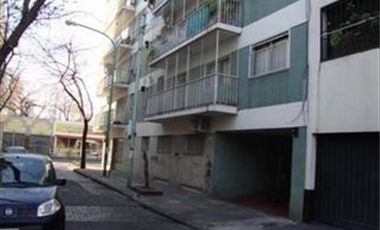 Cochera en Alquiler cubierta Móvil ---- Se cierra Vehículo cómoda hay disponible solo Vecinos