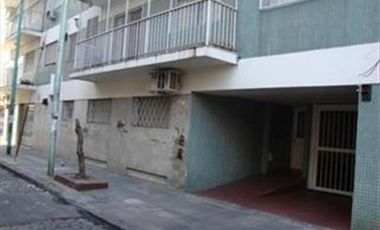 Cochera en Alquiler cubierta Móvil ---- Se cierra Vehículo cómoda hay disponible solo Vecinos