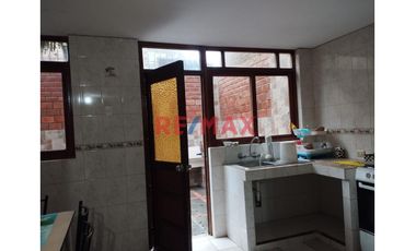 Venta De Casa Mas Departamento En Chorrillos Condominio Las Palmeras