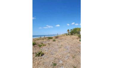 Se vende Terreno en frente a la Playa Malibu de 1,300 mts $350K