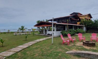 Se vende casa frente al mar, Colón, Viento Frío