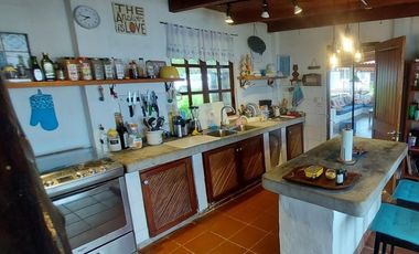 Se vende casa frente al mar, Colón, Viento Frío