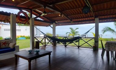 Se vende casa frente al mar, Colón, Viento Frío