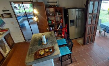 Se vende casa frente al mar, Colón, Viento Frío