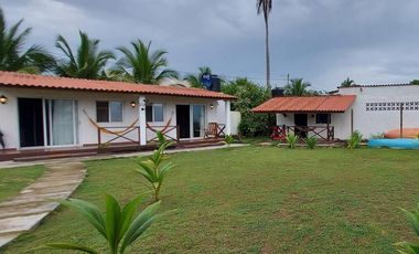 Se vende casa frente al mar, Colón, Viento Frío