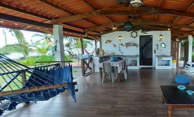 Se vende casa frente al mar, Colón, Viento Frío