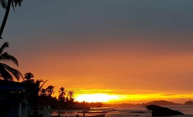 Se vende casa frente al mar, Colón, Viento Frío
