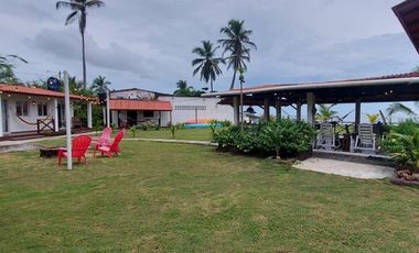 Se vende casa frente al mar, Colón, Viento Frío