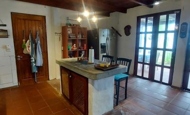 Se vende casa frente al mar, Colón, Viento Frío