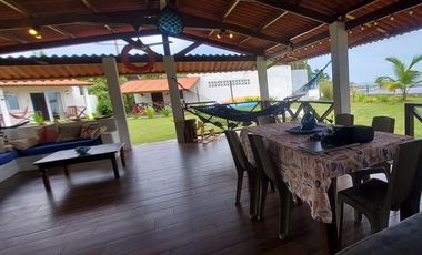 Se vende casa frente al mar, Colón, Viento Frío
